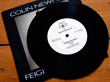 Colin Newman 'Feigned Hearing' 7 inch single A side label design